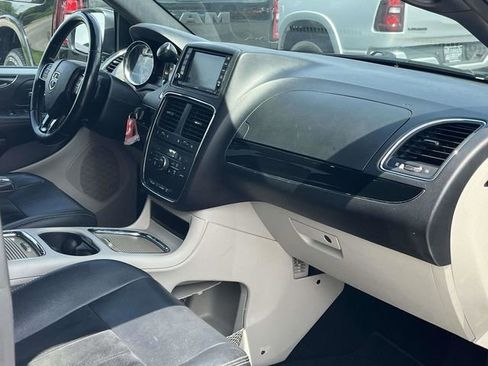 Used 2017 Dodge Grand Caravan SXT w/ Driver Convenience Group FWD image 24