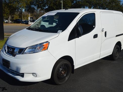 Used 2019 Nissan NV200 SV w/ Navigation Package image 2
