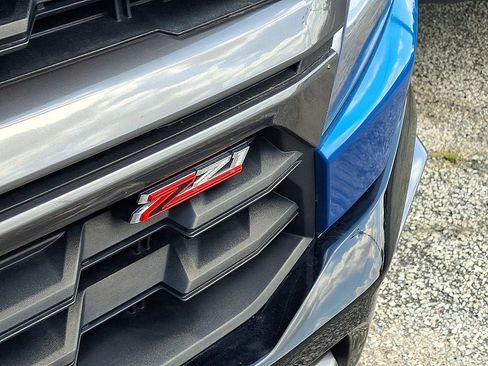 Used 2022 Chevrolet Colorado Z71 AWD/4WD image 8