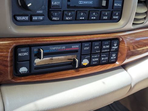 Used 2001 Buick Le Sabre Custom w/ Luxury Pkg FWD image 30