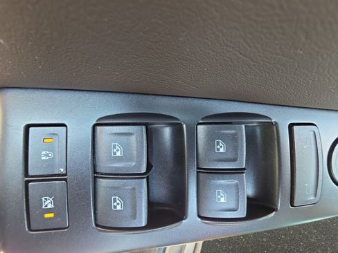 Used 2017 Chevrolet Suburban LS RWD image 29