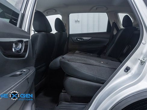 Used 2020 Nissan Rogue SV image 26