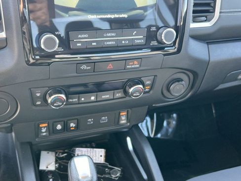 Used 2024 Nissan Frontier SV w/ SV Convenience Package image 17