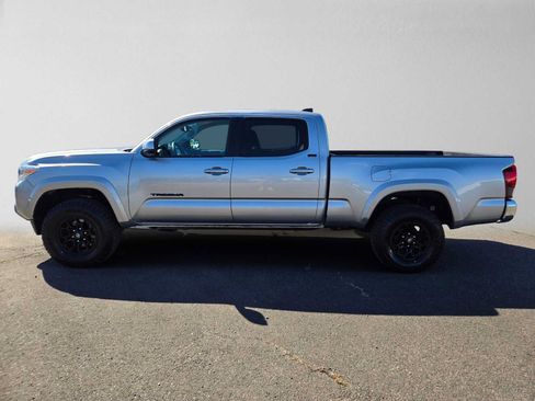 Used 2022 Toyota Tacoma SR5 w/ Black Out Package (TMS) AWD/4WD image 8