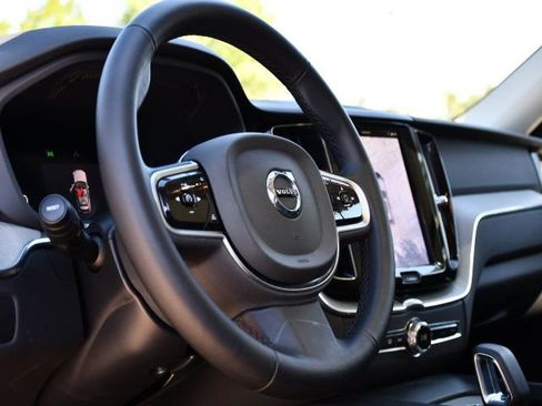 Certified 2025 Volvo XC60 B5 Plus AWD/4WD image 12