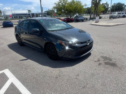 Used 2023 Toyota Corolla LE FWD image 3