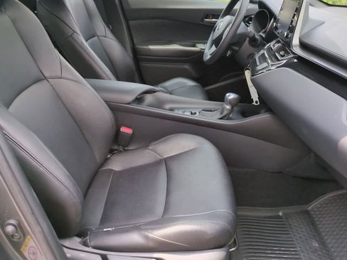 Used 2019 Toyota C-HR LE FWD image 20