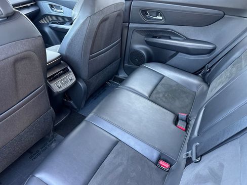 Used 2023 Nissan Ariya FWD image 11