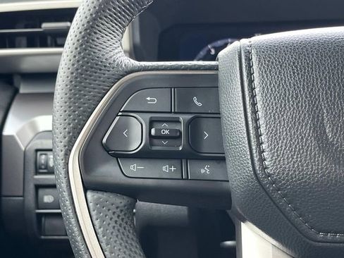 Used 2025 Toyota Tacoma TRD Sport AWD/4WD image 28