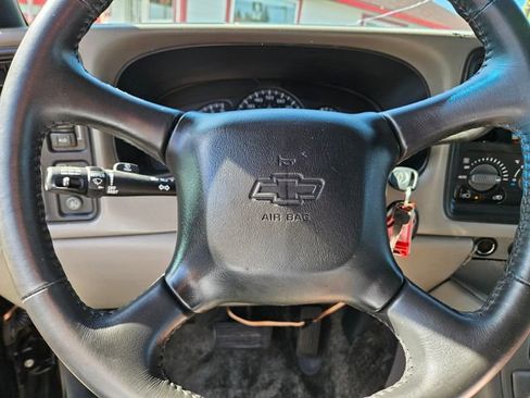 Used 2002 Chevrolet Tahoe LT image 16