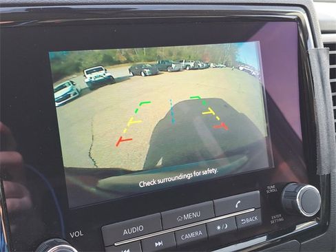 Used 2023 Nissan Frontier SV image 14