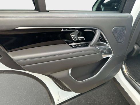 Used 2025 Land Rover Range Rover Long Wheelbase SE image 12