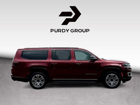 Used 2024 Jeep Wagoneer L Series II w/ Flexible Seating Group AWD/4WD image 9