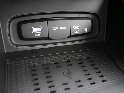 New 2025 Hyundai Venue Limited FWD image 19