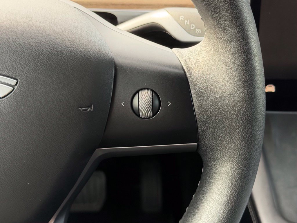 Used 2024 Tesla Model Y Long Range RWD image 17