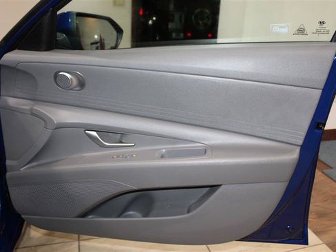 Used 2021 Hyundai Elantra SE FWD image 31