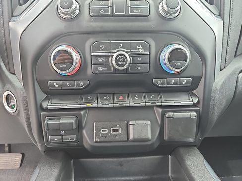 Used 2021 GMC Sierra 1500 SLT w/ SLT Convenience Package AWD/4WD image 25