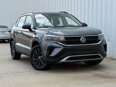 Used 2022 Volkswagen Taos S image 2