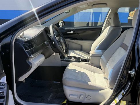 Used 2014 Toyota Camry LE image 9