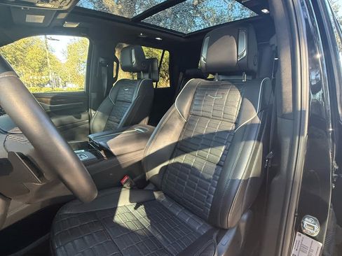 Used 2024 Cadillac Escalade Premium Luxury Platinum image 9