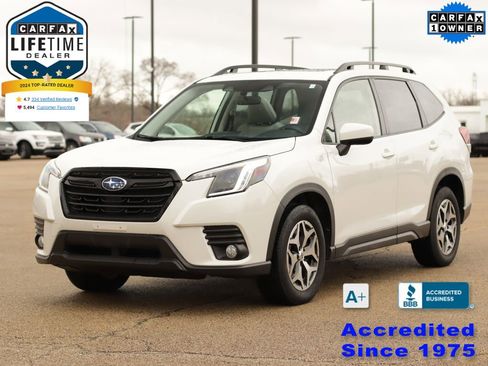 Used 2023 Subaru Forester Premium image 3