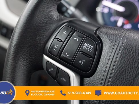 Used 2018 Toyota Sienna XLE w/ XLE Navigation Package FWD image 23