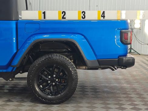 Used 2021 Jeep Gladiator Sport image 23