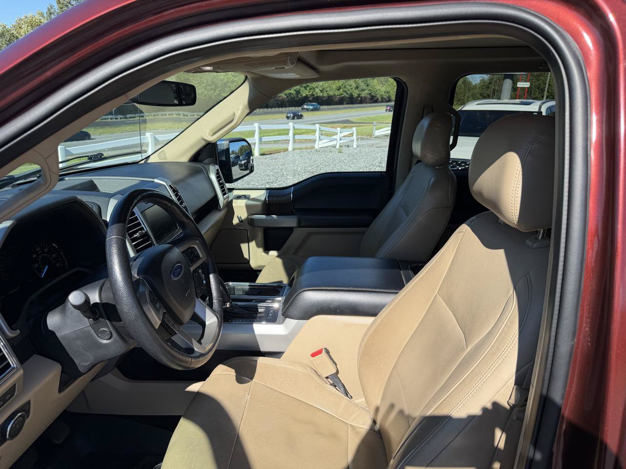 Used 2015 Ford F150 Lariat w/ Equipment Group 502A Luxury AWD/4WD image 10