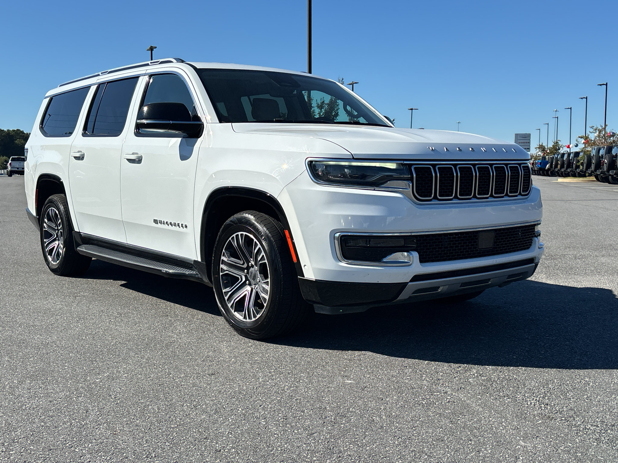 Used 2024 Jeep Wagoneer L Series II RWD image 4