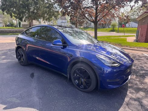 Used 2021 Tesla Model Y Long Range image 1