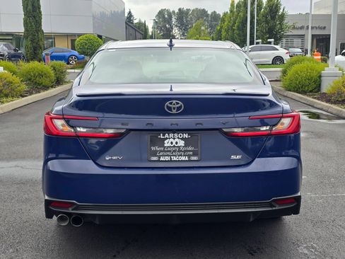 Used 2025 Toyota Camry SE FWD image 4