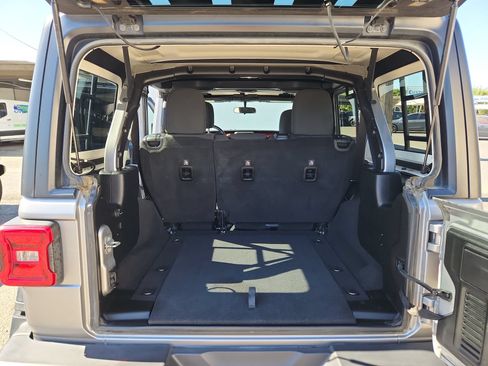 Certified 2018 Jeep Wrangler Unlimited Rubicon w/ LED Lighting Group AWD/4WD image 19