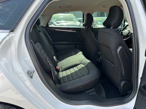 Used 2016 Ford Fusion SE FWD image 14