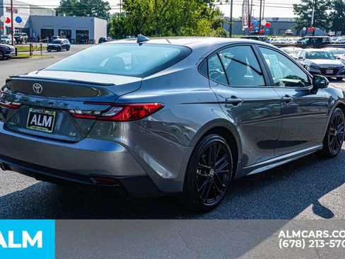 Used 2025 Toyota Camry SE image 6