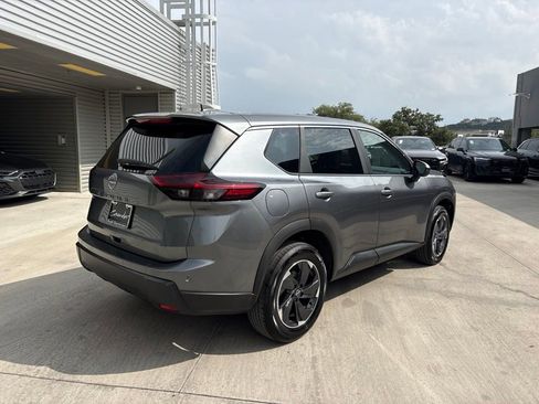 Used 2025 Nissan Rogue SV FWD image 6