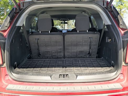 Used 2023 Ford Explorer XLT image 22