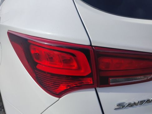 Used 2018 Hyundai Santa Fe Sport image 19