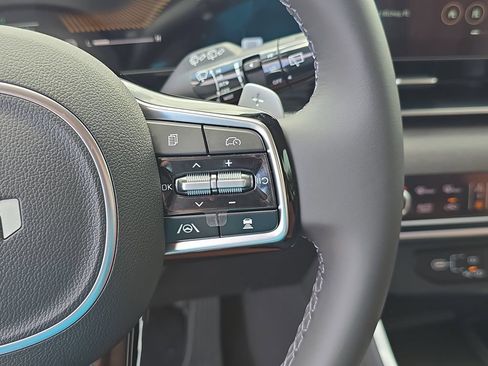 New 2026 Kia Carnival EX FWD image 33