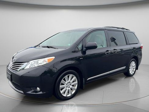 Used 2017 Toyota Sienna XLE Premium w/ Protection Package AWD/4WD image 3