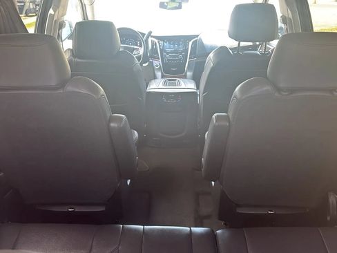 Used 2019 Cadillac Escalade ESV Luxury AWD/4WD image 8