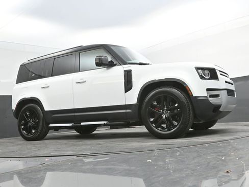 Used 2021 Land Rover Defender 110 S image 31