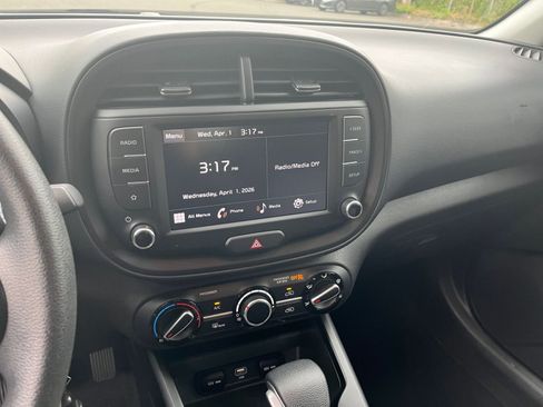 Used 2025 Kia Soul LX w/ LX Technology Package image 17