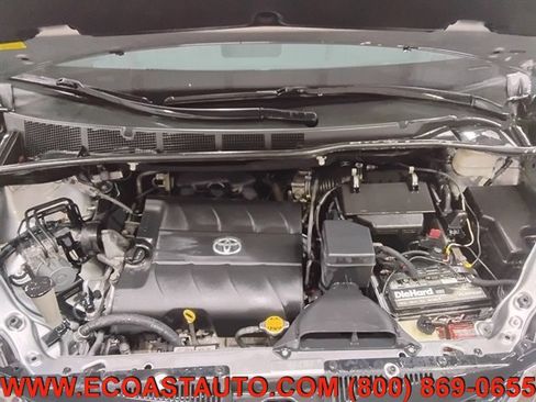 Used 2014 Toyota Sienna SE FWD image 9