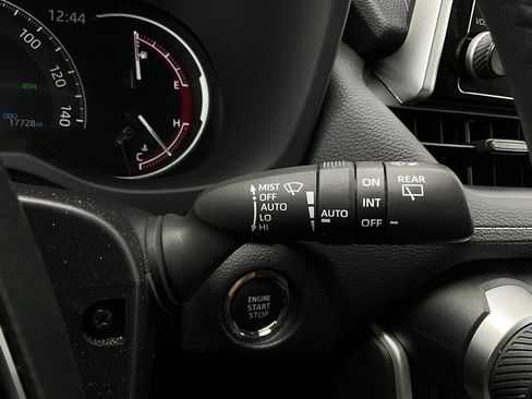 Used 2025 Toyota RAV4 XLE image 37