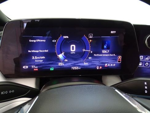 Used 2025 Chevrolet Equinox EV LT FWD image 15