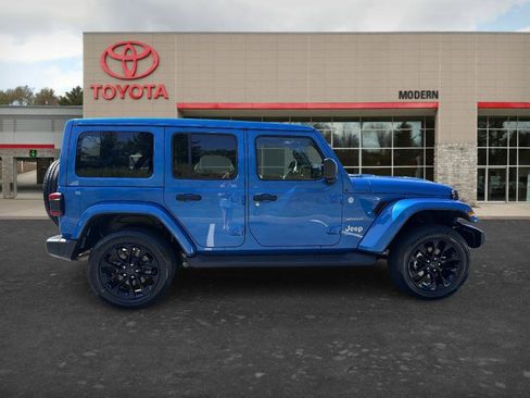 Used 2024 Jeep Wrangler Unlimited Sahara w/ Safety Group AWD/4WD image 4