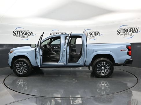 Used 2025 Chevrolet Colorado Z71 w/ Technology Package AWD/4WD image 37