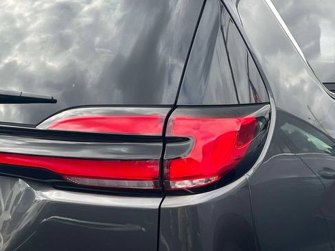 Used 2023 Chrysler Pacifica Limited FWD image 8