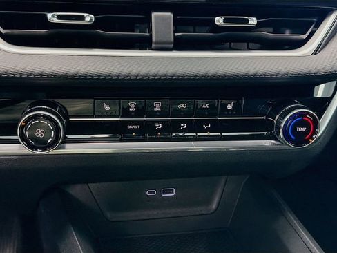 New 2026 Chevrolet Equinox LT w/ Safety and Technology Package FWD image 19