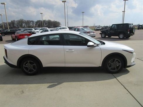 Used 2025 Kia K4 LX image 7